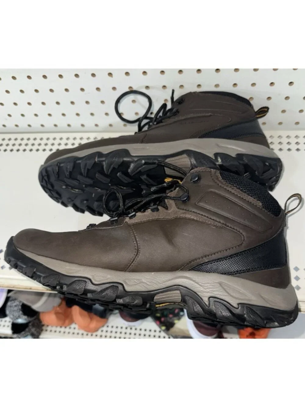 Columbia Newton Ridge Plus II Mens Leather WP Hiking Trail Boots Size 13 WIDE